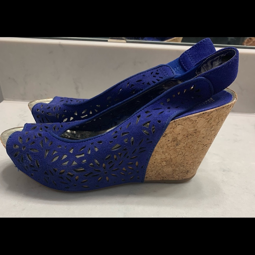 Kenneth Cole Reaction blue peep toe wedge size 7.5